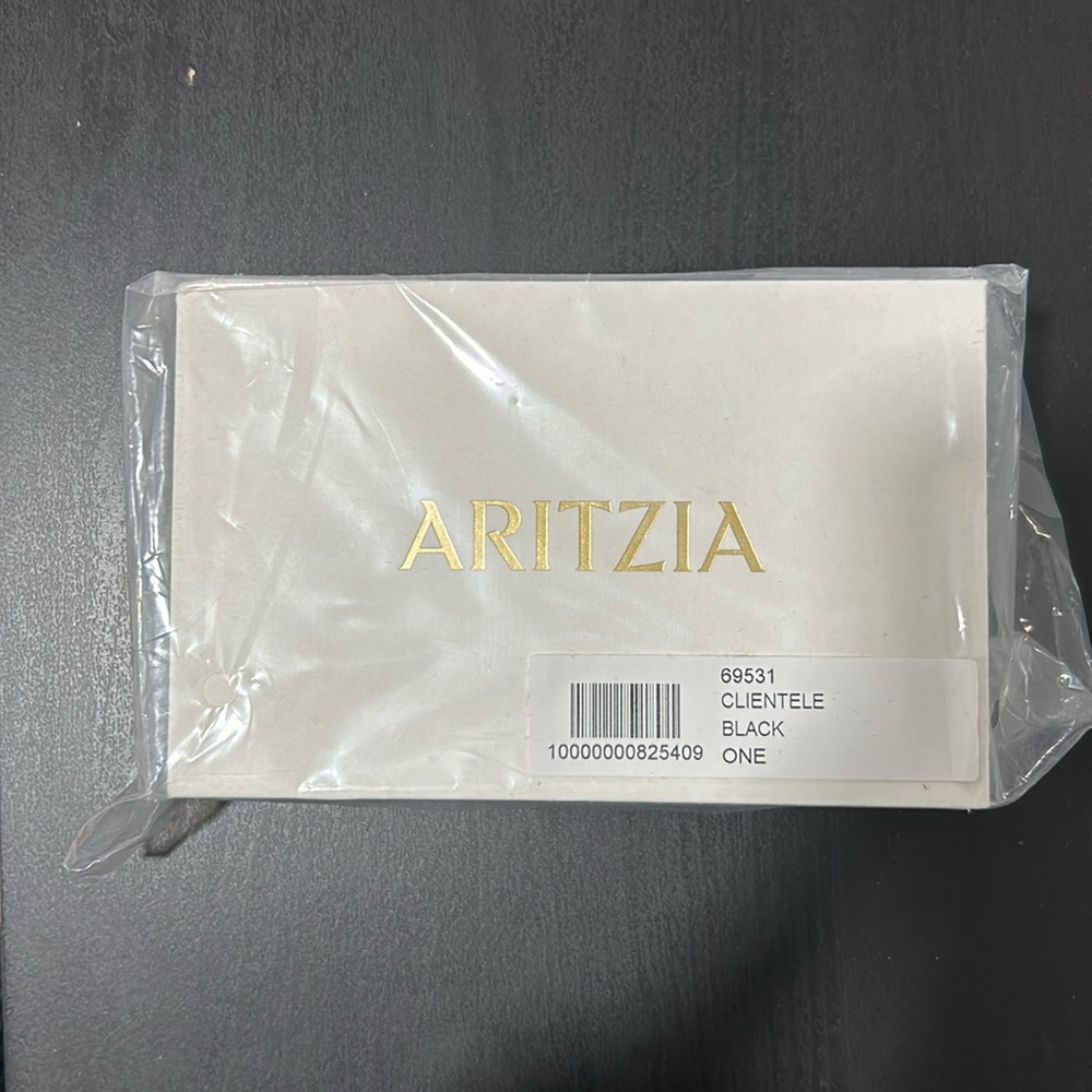 New in box aritzia clientele card holder black leather